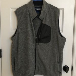 Men’s lands end vest- size XL